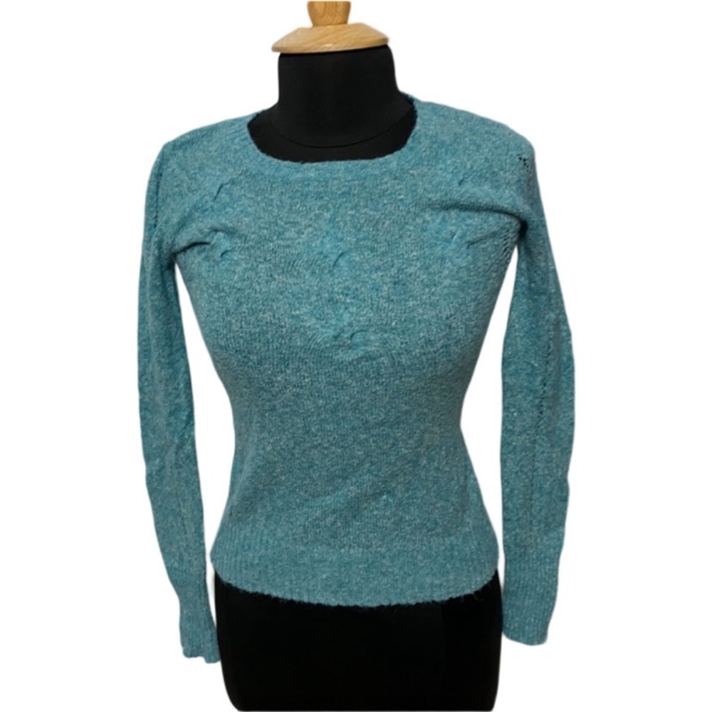 PrAna cable light weight sweater in a beautiful turquoise. Excellent condition